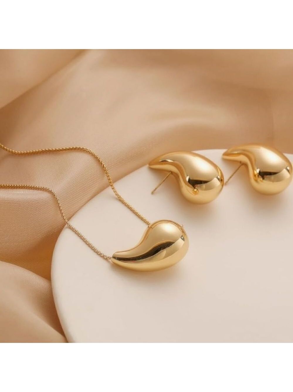 Teardrop Water Droplet Necklace. J1 - Picture 3 of 3